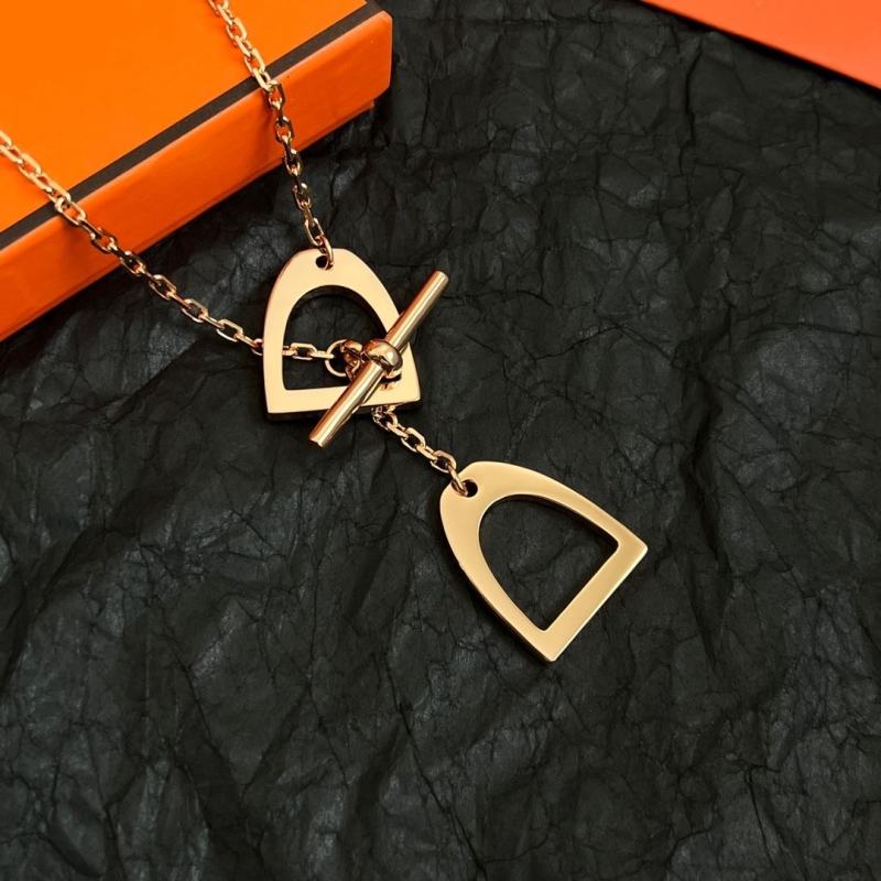 H**me5 necklaces